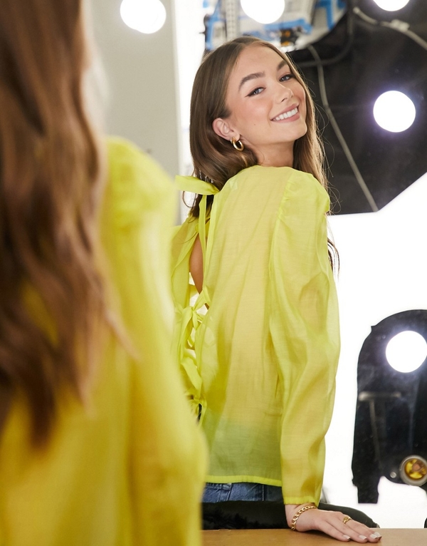 Żółta bluzka Vero Moda z okrągłym dekoltem