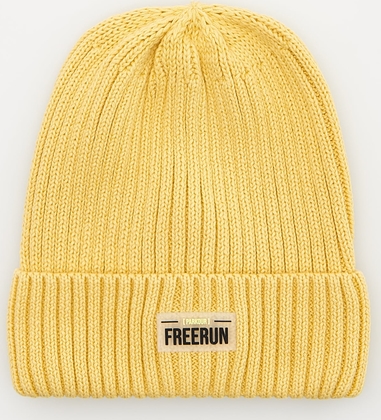 Żółta czapka Reserved