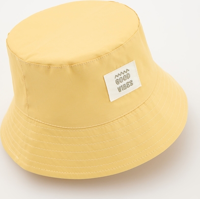 Żółta czapka Reserved