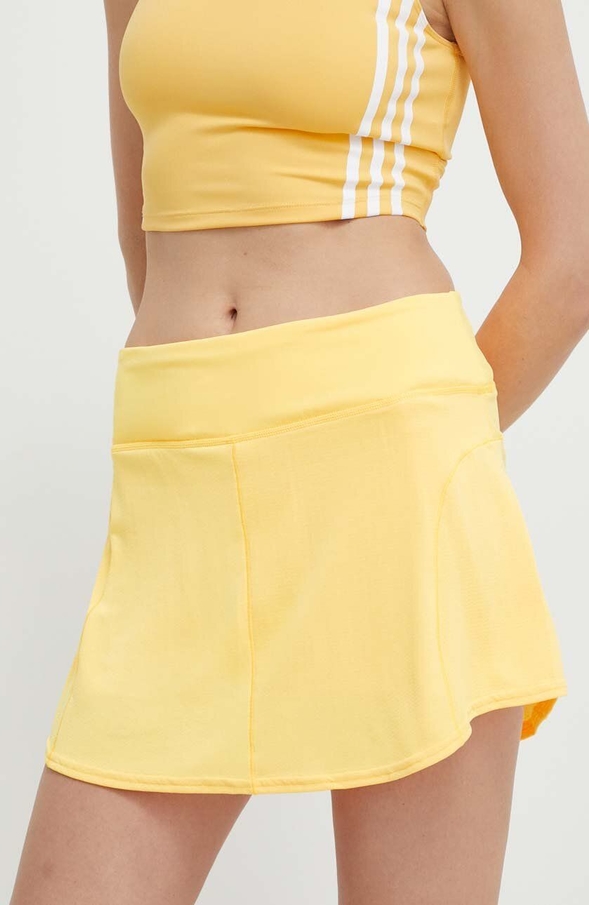 Żółta spódnica Adidas Performance w sportowym stylu