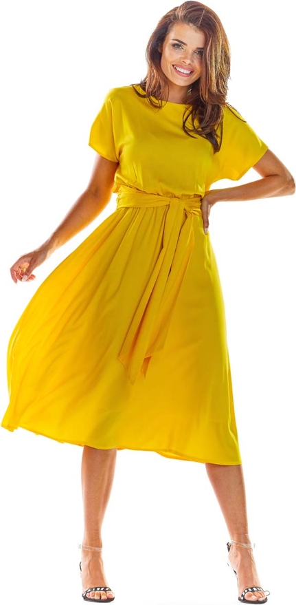 Żółta sukienka Awama midi z okrągłym dekoltem