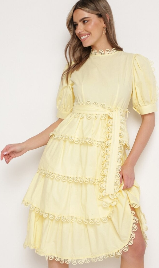 Żółta sukienka born2be z tkaniny