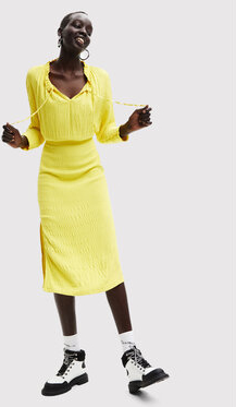 Żółta sukienka Desigual z długim rękawem prosta