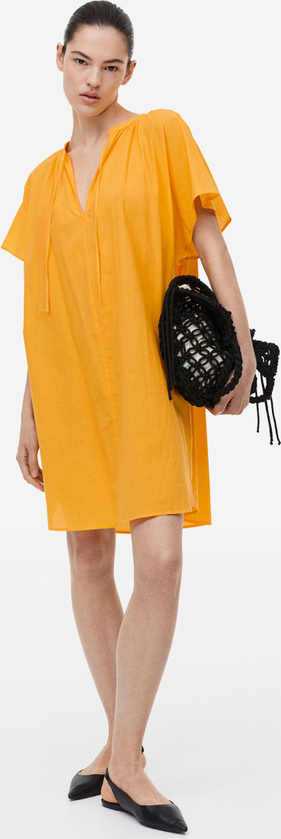 Żółta sukienka H & M w stylu casual z dekoltem w kształcie litery v z krótkim rękawem
