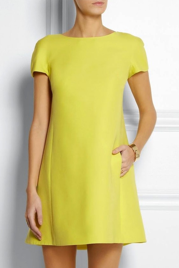 Żółta sukienka IVET z okrągłym dekoltem prosta z krótkim rękawem