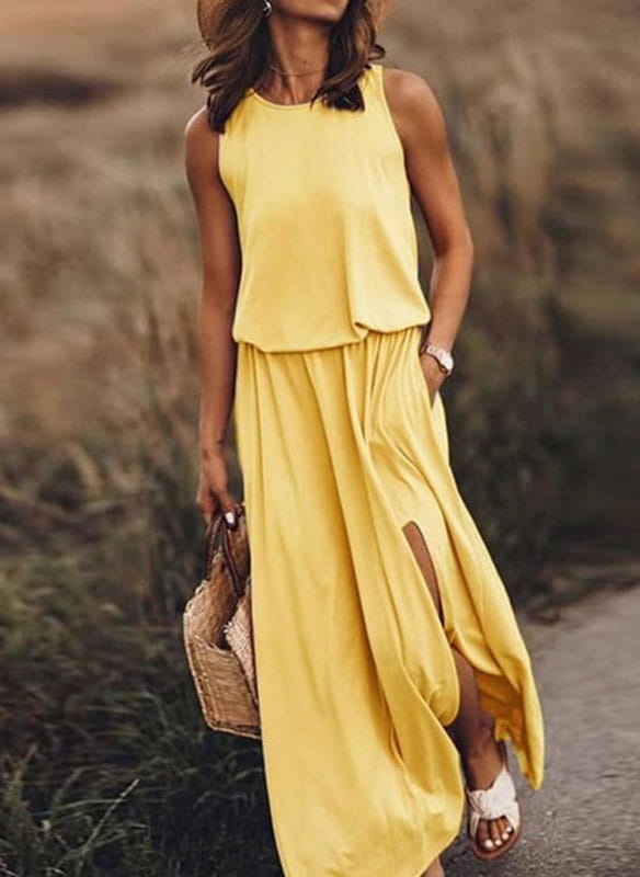 Żółta sukienka Sandbella w stylu casual na ramiączkach z okrągłym dekoltem