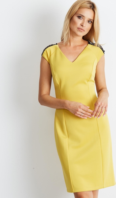Żółta sukienka Sheandher.pl z dekoltem w kształcie litery v