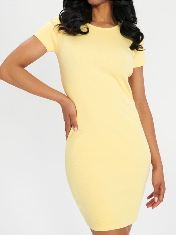 Żółta sukienka Sinsay z krótkim rękawem w stylu casual dopasowana