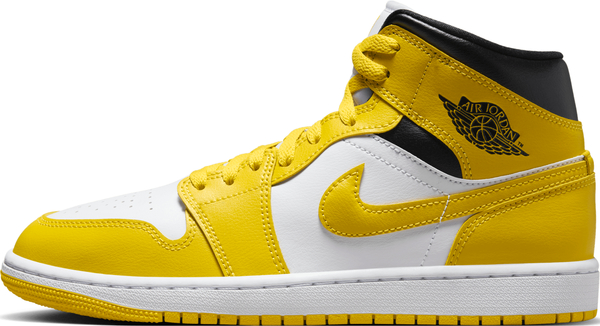 Żółte buty sportowe Jordan w sportowym stylu z płaską podeszwą sznurowane