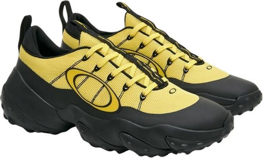 Żółte buty sportowe Oakley sznurowane w sportowym stylu