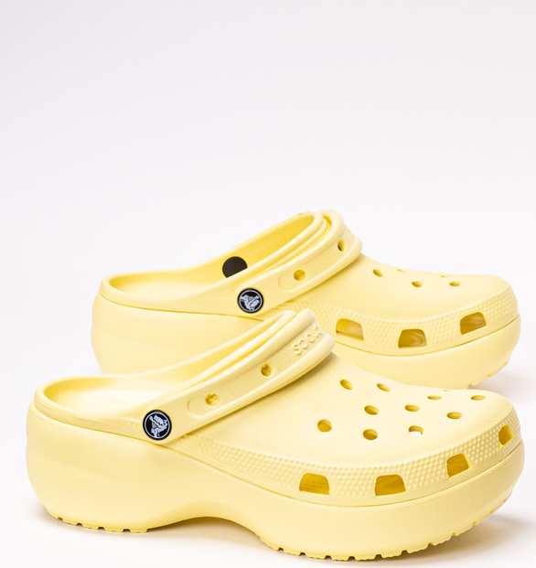 Żółte klapki Crocs na platformie
