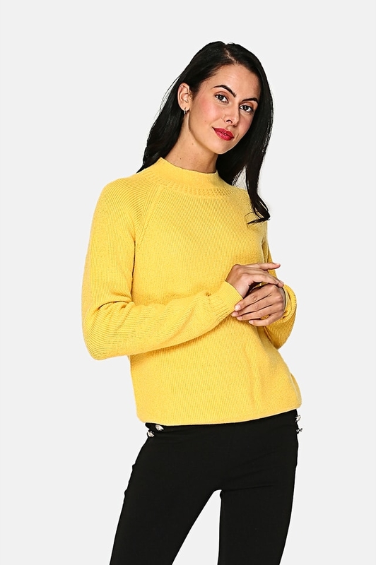 Żółty sweter ASSUILI z jedwabiu w stylu casual