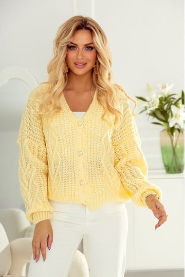 Żółty sweter J&k z wełny