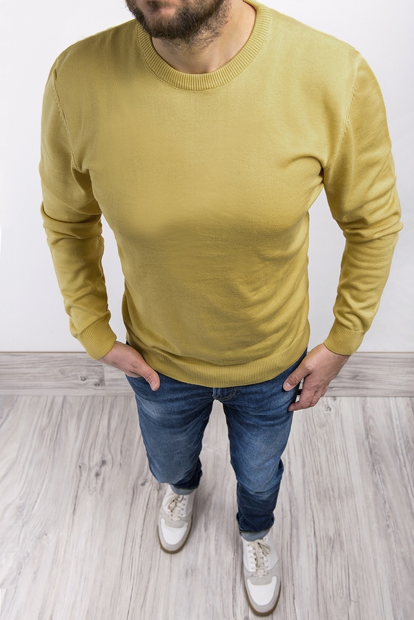 Żółty sweter Risardi w stylu casual