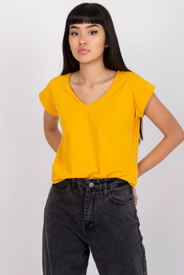 Żółty t-shirt 5.10.15 z dekoltem w kształcie litery v w stylu casual