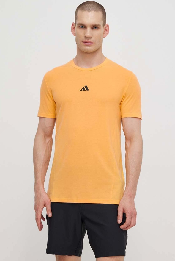 Żółty t-shirt Adidas Performance z krótkim rękawem w sportowym stylu
