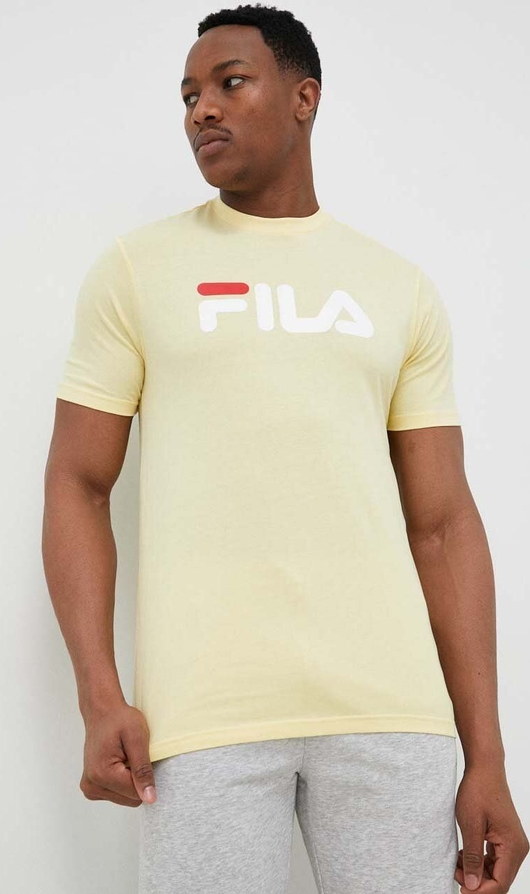 Żółty t-shirt Fila w sportowym stylu z krótkim rękawem