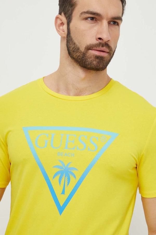 Żółty t-shirt Guess z krótkim rękawem w młodzieżowym stylu