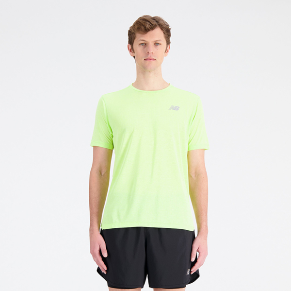 Żółty t-shirt New Balance z krótkim rękawem w sportowym stylu