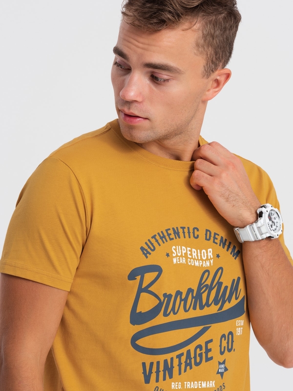 Żółty t-shirt Ombre w młodzieżowym stylu z krótkim rękawem z bawełny