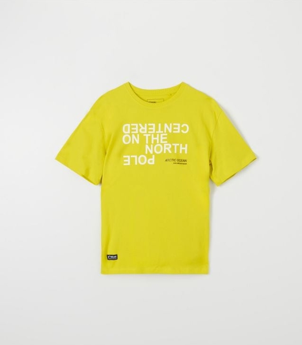 Żółty t-shirt Sinsay z nadrukiem z krótkim rękawem w młodzieżowym stylu