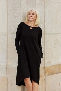Czarna sukienka RISK made in warsaw z dekoltem w kształcie litery v z długim rękawem mini