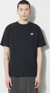 Czarny t-shirt New Balance z bawełny z krótkim rękawem
