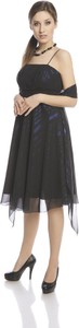 Czarna sukienka Fokus rozkloszowana z szyfonu