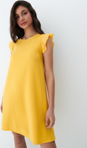 Żółta sukienka Mohito z krótkim rękawem z okrągłym dekoltem mini