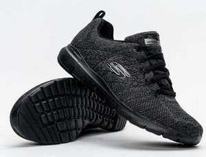 Czarne buty sportowe Skechers sznurowane w sportowym stylu