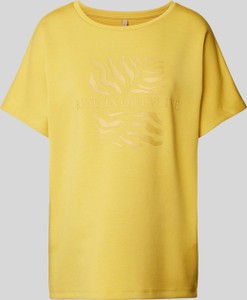 Żółty t-shirt Soyaconcept z krótkim rękawem z nadrukiem w młodzieżowym stylu