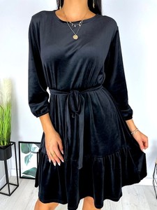 Czarna sukienka ModnaKiecka.pl w sportowym stylu mini z długim rękawem