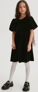 Czarna sukienka dziewczęca Reserved z dzianiny