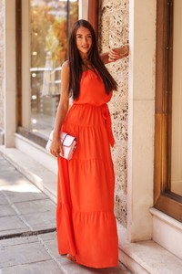 długa czerwona sukienka mango - stylowo i modnie z Allani