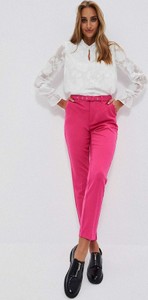 Różowe spodnie Moodo.pl w stylu klasycznym