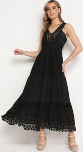 Czarna sukienka born2be z dekoltem w kształcie litery v na ramiączkach