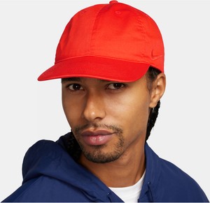 Czerwona czapka Nike
