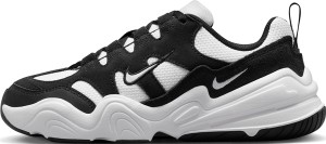 Buty sportowe Nike z płaską podeszwą z zamszu