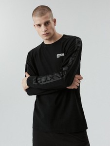 Czarna koszulka z długim rękawem DiverseExtreme w młodzieżowym stylu