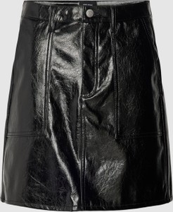 Czarna spódnica Vero Moda ze skóry ekologicznej w rockowym stylu