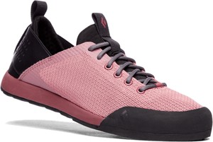 Różowe buty sportowe Black Diamond sznurowane w sportowym stylu