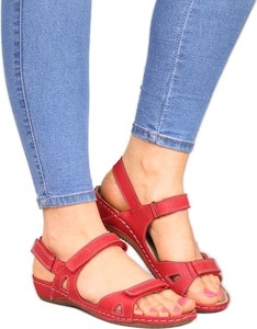 Czerwone sandały Inna marka ze skóry w stylu casual z klamrami