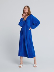 Niebieska sukienka Sinsay midi z dekoltem w kształcie litery v