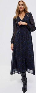 Sukienka Moodo.pl z dekoltem w kształcie litery v midi w stylu casual