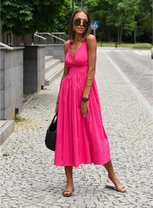 Różowa sukienka forseti.net.pl z bawełny maxi z dekoltem w kształcie litery v