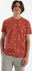 Pomarańczowy t-shirt House w młodzieżowym stylu z nadrukiem