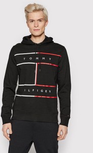 Czarna bluza Tommy Hilfiger w młodzieżowym stylu
