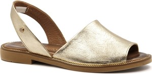 Złote sandały Nescior ze skóry w stylu casual z płaską podeszwą