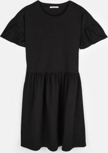 Czarna sukienka Gate z krótkim rękawem mini w stylu casual