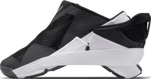Czarne buty sportowe Nike w sportowym stylu z płaską podeszwą